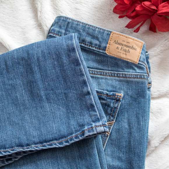 Abercrombie and Fitch Medium Wash Jeans 25W - Picture 2 of 5